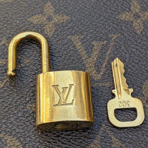 ⭐ #302 vintage Louis Vuitton padlock and ke - Picture 6 of 6